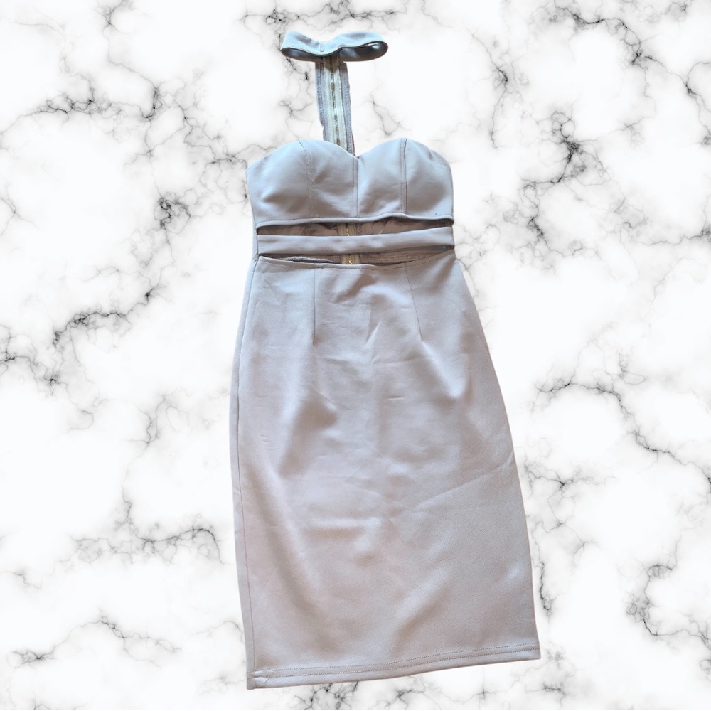 Strapless dress with choker